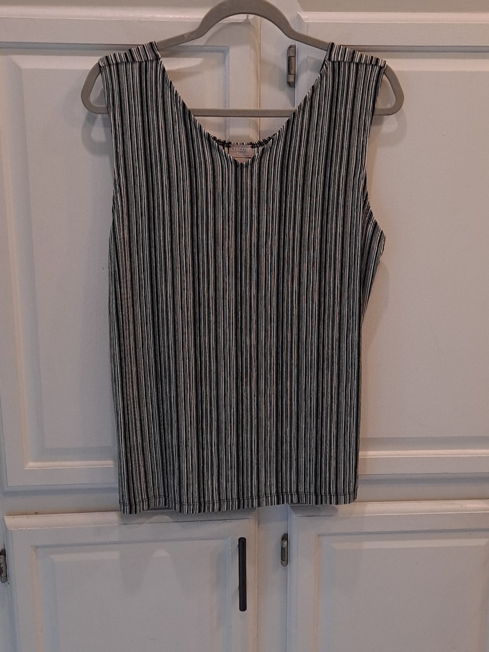 Chico's Travelers #2 Black and White Striped Sleeveless Tank VneckTop